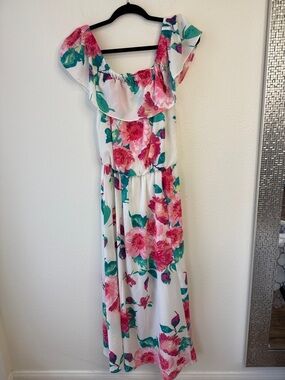 Floral Off-Shoulder Maxi Dress in White and Pink